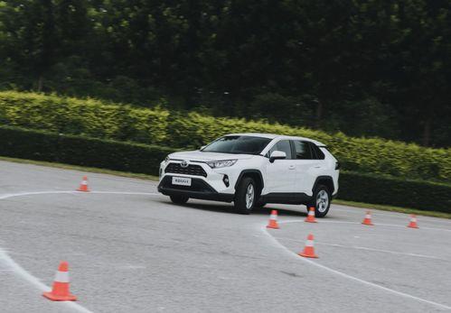 国产suv弯道测试视频,性能实测揭秘