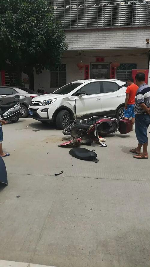 国产摩托车碰撞视频播放,惊心动魄的视觉冲击  第2张